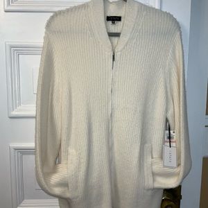 NWT 1STATE womans sweater w/front zipper.  Size 2X.